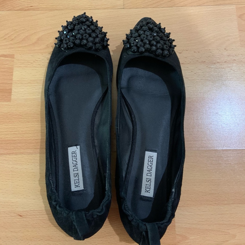 Kelsi Dagger black flats